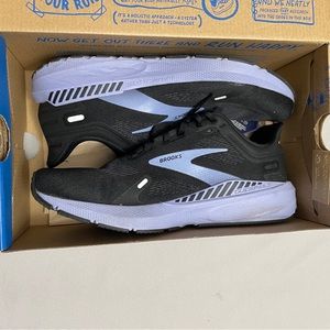Brooks launch GTS 9 size 9 B medium black/lavender